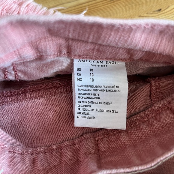 AE highest rise mom short Sz 10 - Picture 3 of 4